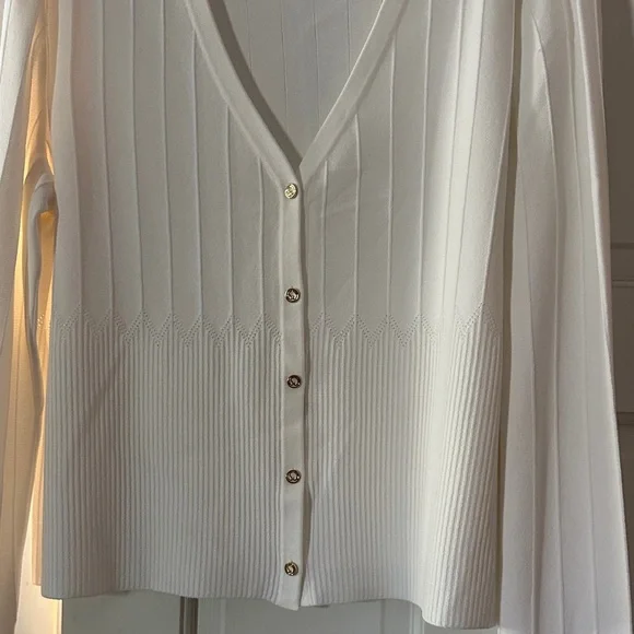 Vintage St John elegant White Button-Up Cardigan - Picture 2 of 7